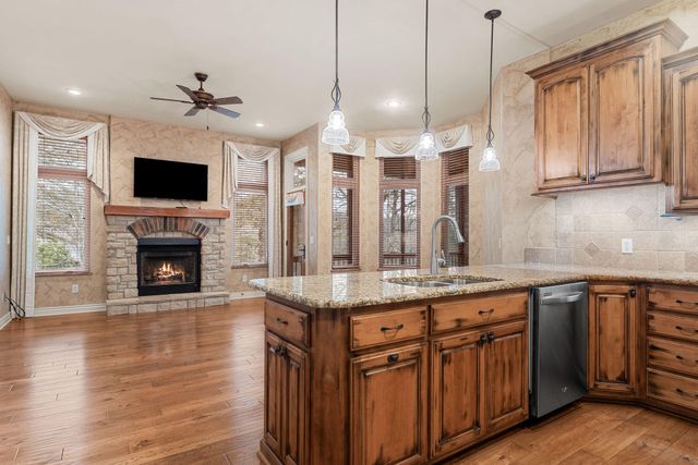 626 Gray Fox Road, Blue Eye, MO 65611