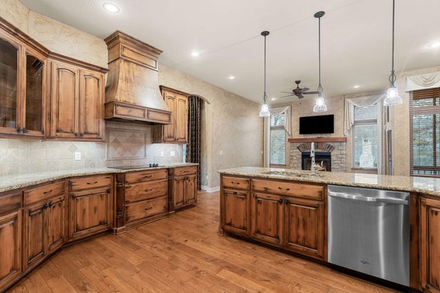 626 Gray Fox Road, Blue Eye, MO 65611