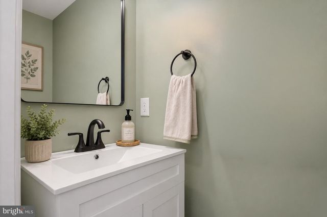 422 LOPATA RD, Phoenixville, PA 19460