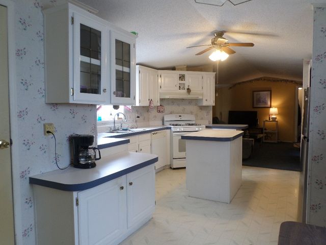 5149 HENDERSON LOT 60 Road, Erie, PA 16509