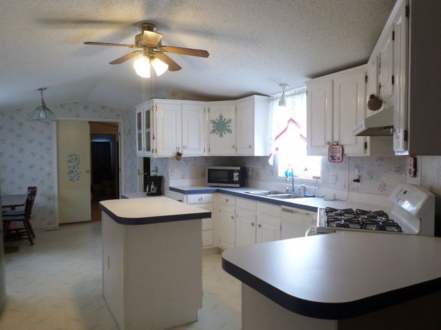 5149 HENDERSON LOT 60 Road, Erie, PA 16509