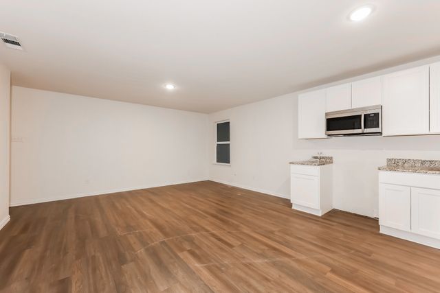 2213 Dillard Street, Fort Worth, TX 76105