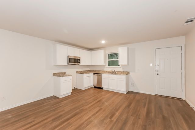 2213 Dillard Street, Fort Worth, TX 76105