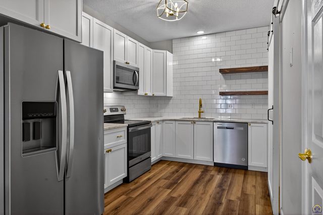 4204 SW Shenandoah RD, Topeka, KS 66610