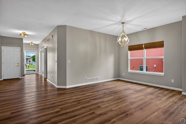 4204 SW Shenandoah RD, Topeka, KS 66610