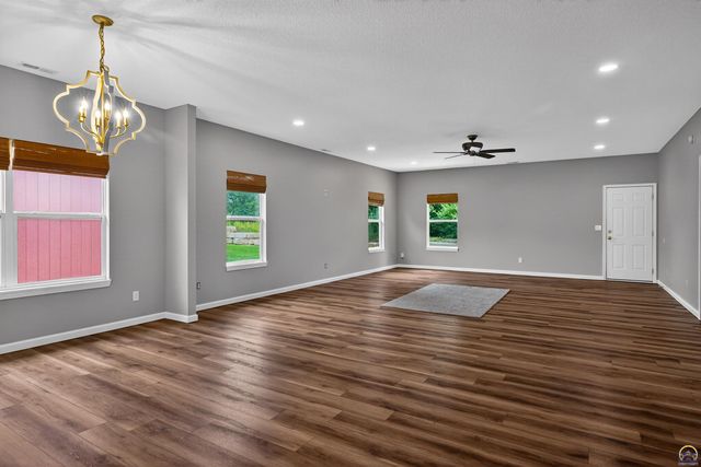 4204 SW Shenandoah RD, Topeka, KS 66610