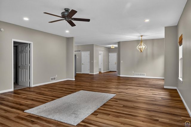 4204 SW Shenandoah RD, Topeka, KS 66610