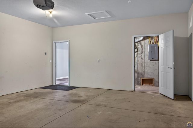 4204 SW Shenandoah RD, Topeka, KS 66610