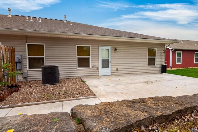 4204 SW Shenandoah RD, Topeka, KS 66610