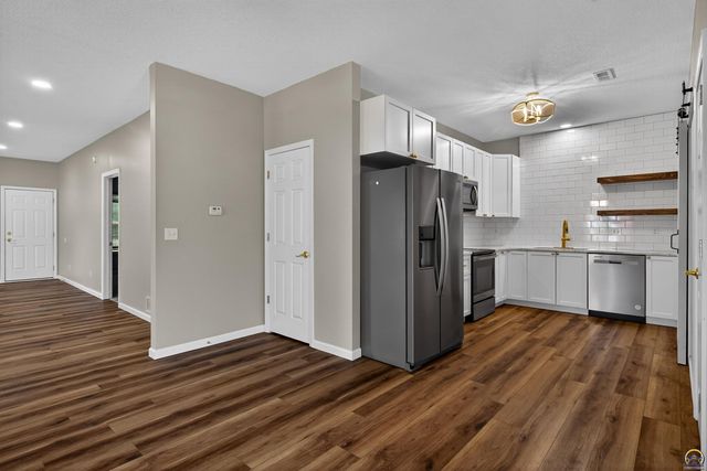 4204 SW Shenandoah RD, Topeka, KS 66610