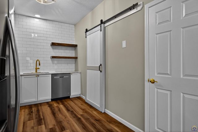 4204 SW Shenandoah RD, Topeka, KS 66610