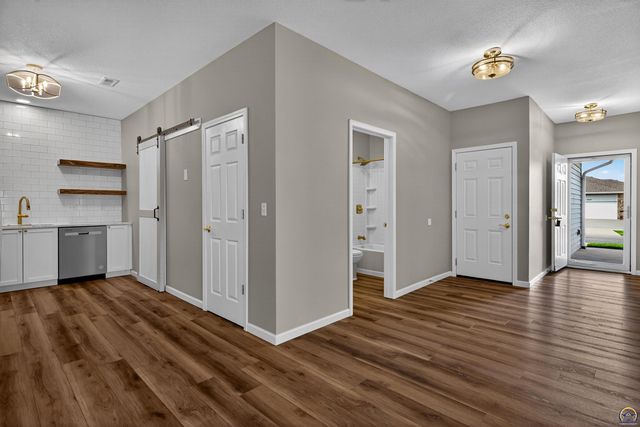 4204 SW Shenandoah RD, Topeka, KS 66610
