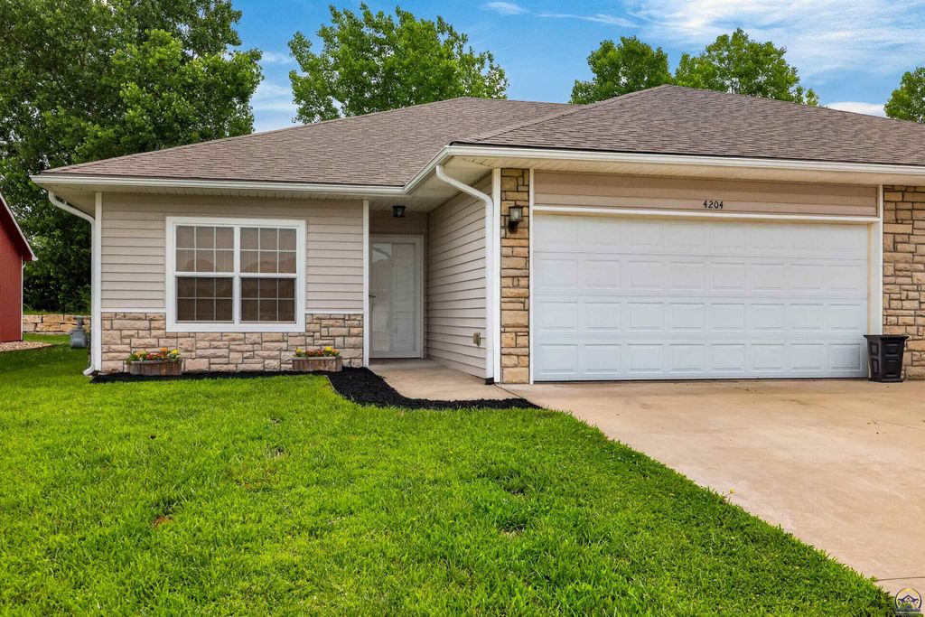 4204 SW Shenandoah RD, Topeka, KS 66610