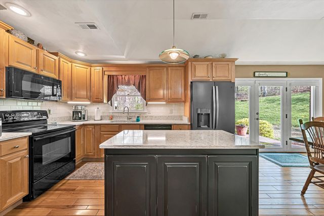 499 Cahas LN, Boones Mill, VA 24065
