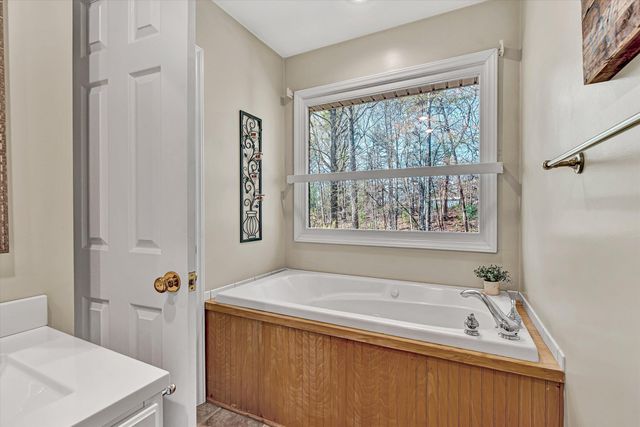 499 Cahas LN, Boones Mill, VA 24065