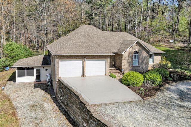 499 Cahas LN, Boones Mill, VA 24065