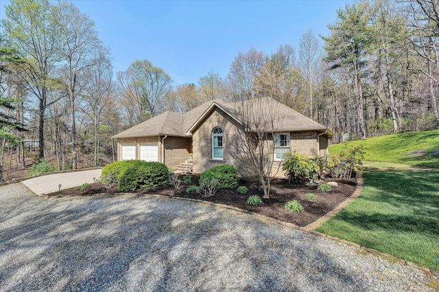 499 Cahas LN, Boones Mill, VA 24065