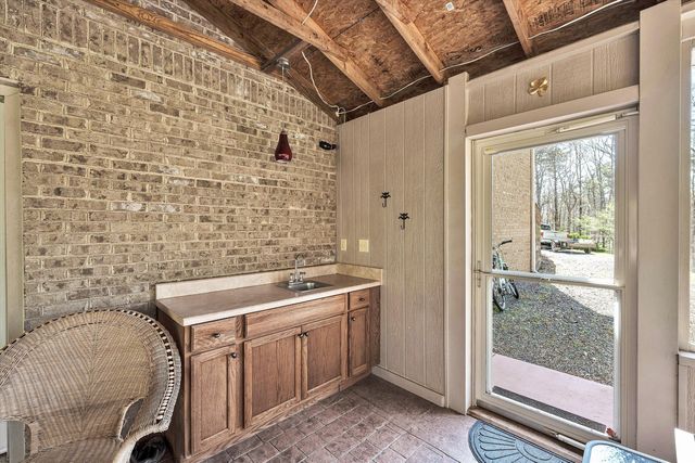 499 Cahas LN, Boones Mill, VA 24065