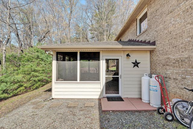 499 Cahas LN, Boones Mill, VA 24065