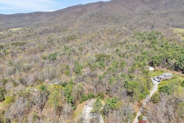 499 Cahas LN, Boones Mill, VA 24065