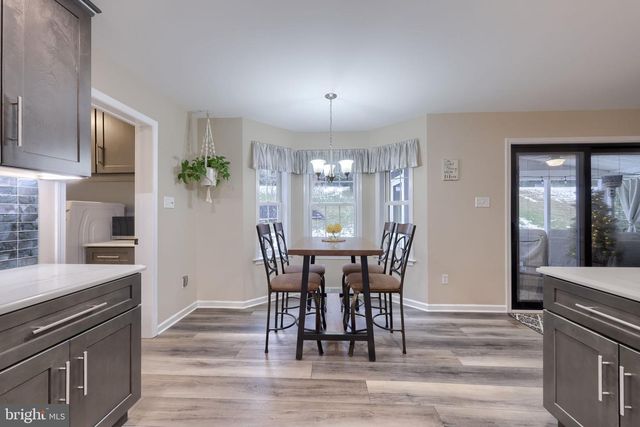 16 CEDAR CHASE DR, Mountville, PA 17554