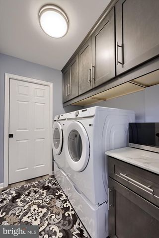 16 CEDAR CHASE DR, Mountville, PA 17554