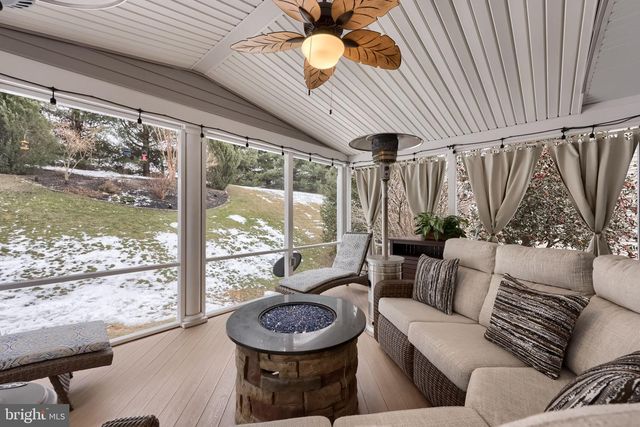 16 CEDAR CHASE DR, Mountville, PA 17554