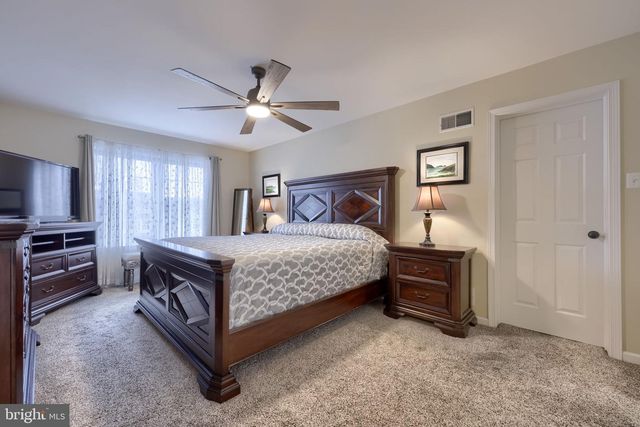 16 CEDAR CHASE DR, Mountville, PA 17554