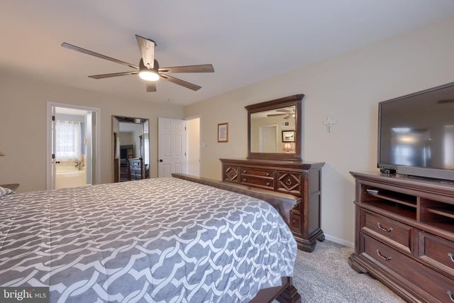 16 CEDAR CHASE DR, Mountville, PA 17554