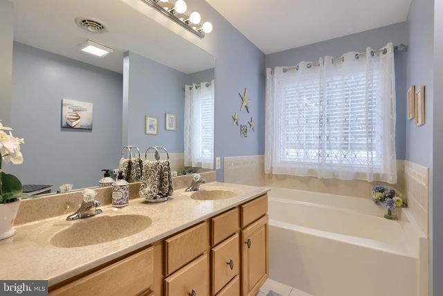 16 CEDAR CHASE DR, Mountville, PA 17554