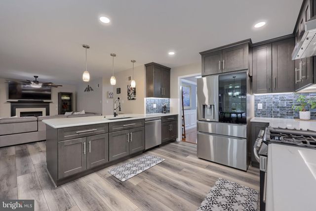 16 CEDAR CHASE DR, Mountville, PA 17554