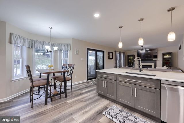 16 CEDAR CHASE DR, Mountville, PA 17554