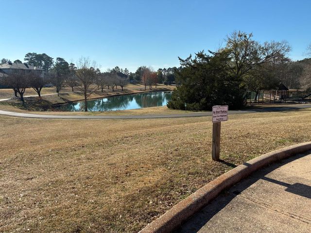 107 Hampton Glen Road, Montgomery, TX 77356