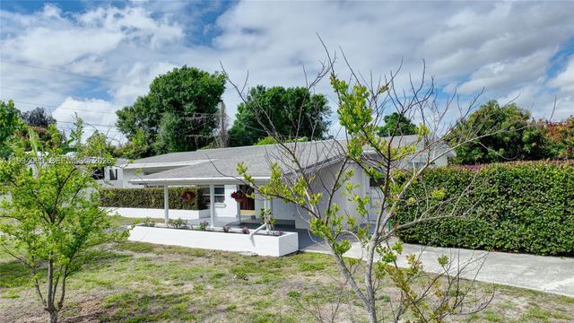 25 N Maples St., Lehigh Acres, FL 33936