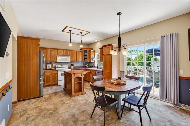 1398 Overlook Pass, Sun Prairie, WI 53590