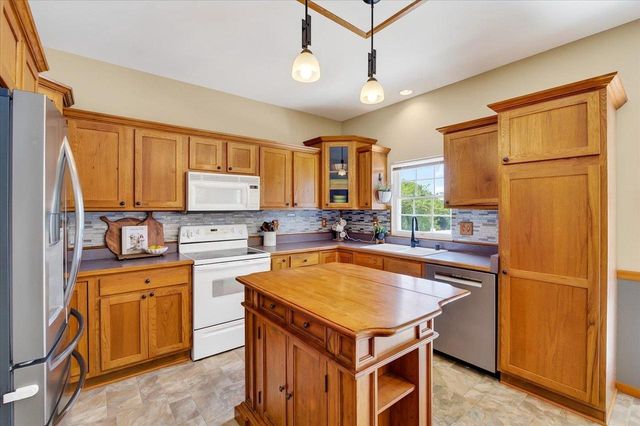 1398 Overlook Pass, Sun Prairie, WI 53590