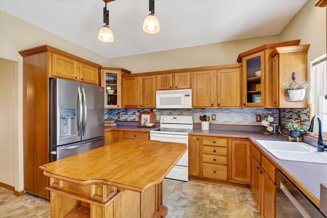 1398 Overlook Pass, Sun Prairie, WI 53590