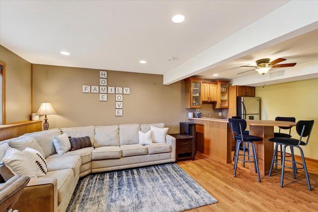 1398 Overlook Pass, Sun Prairie, WI 53590