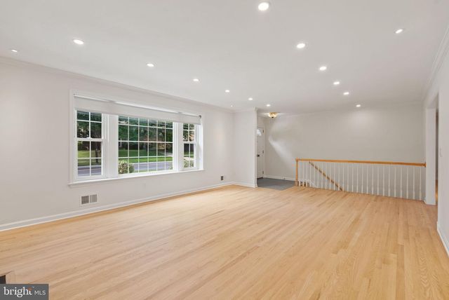 5023 SANGAMORE RD, Bethesda, MD 20816