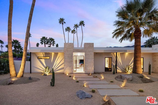 483 E Santiago Way, Palm Springs, CA 92264