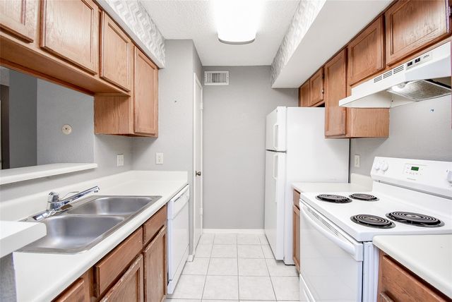1515 Sandy Springs Road 1006, Houston, TX 77042