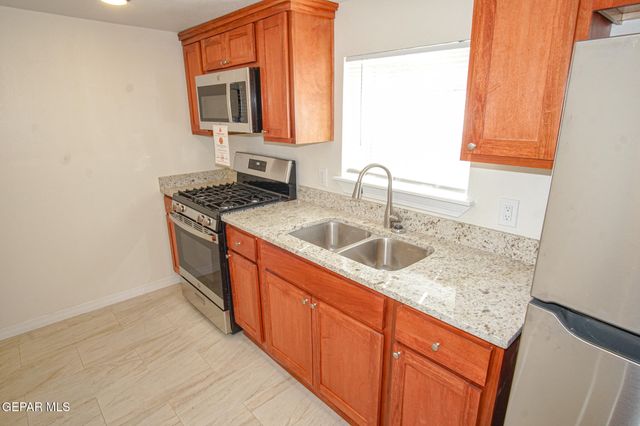 7320 Dale Road 3, El Paso, TX 79915