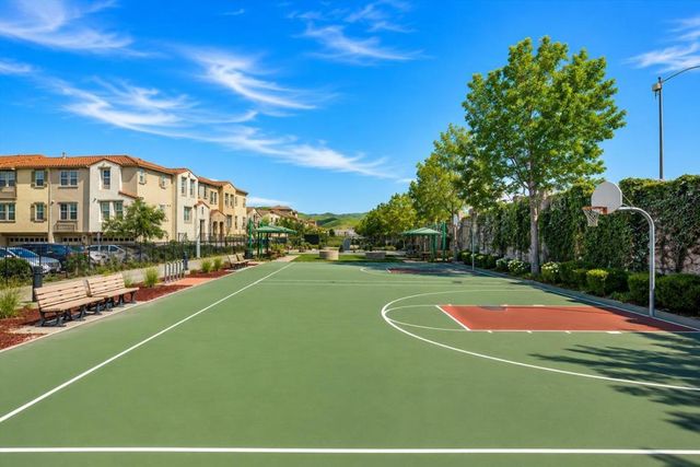 1158 Mente Linda Loop, Milpitas, CA 95035