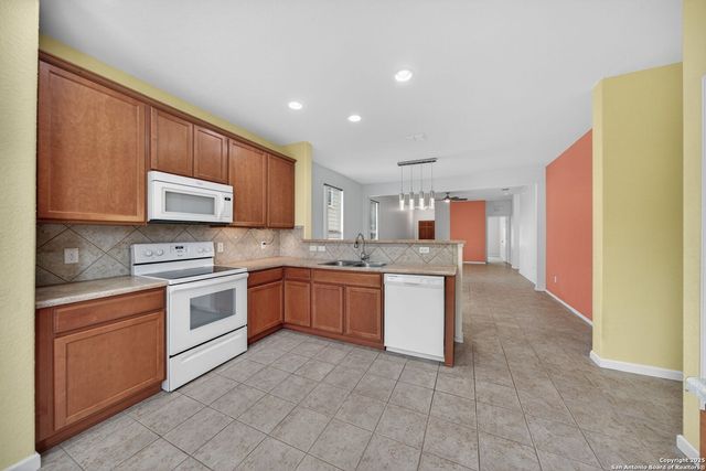 9323 Fisherman, Converse, TX 78109