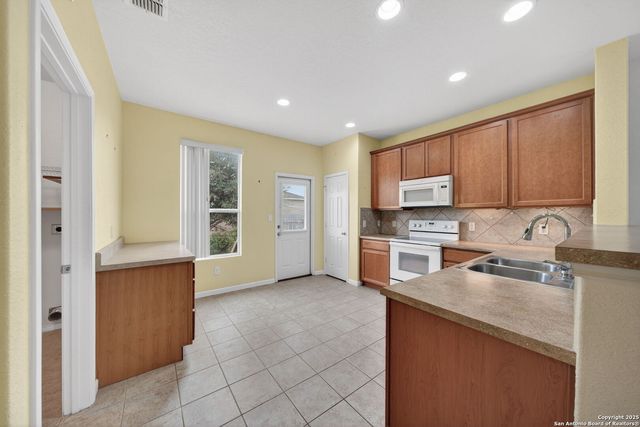 9323 Fisherman, Converse, TX 78109