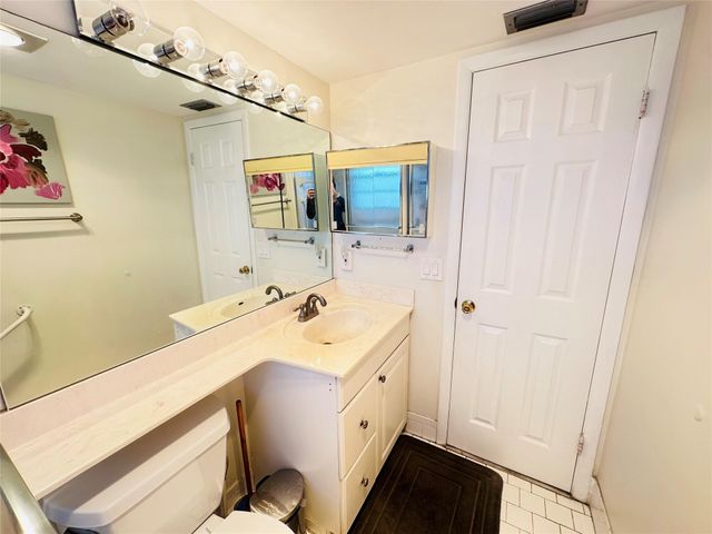 4050 Harwood 4050, Deerfield Beach, FL 33442