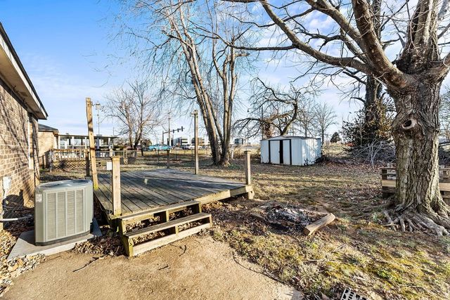 42 Burnett Circle, Bentonville, AR 72712