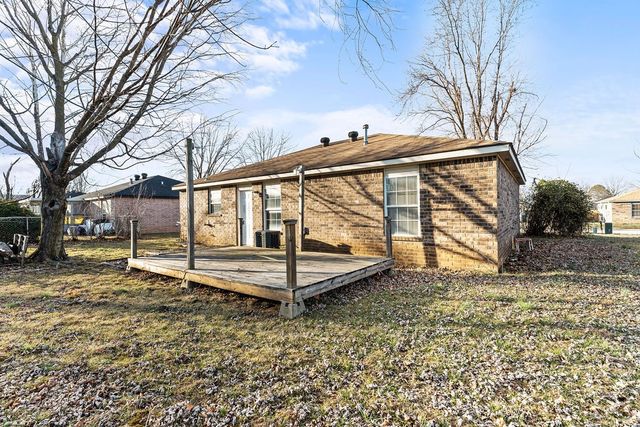 42 Burnett Circle, Bentonville, AR 72712