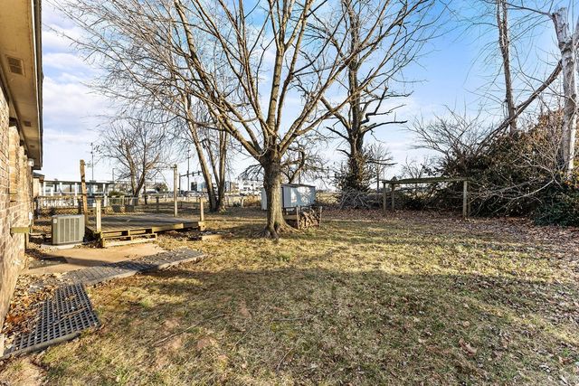 42 Burnett Circle, Bentonville, AR 72712