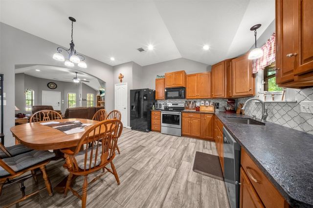 11414 Oak Springs Dr, Willis, TX 77378